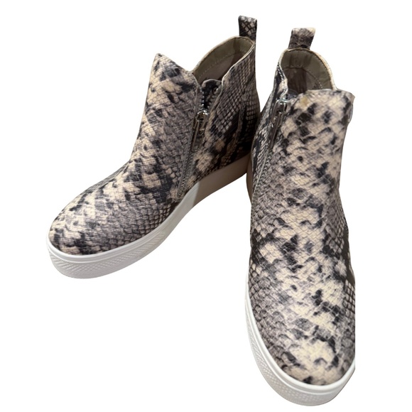 Steve Madden Woman Wedge Sneaker Bootie Snake Skin, size 7.5, Zippers - worn 2x - Picture 1 of 7